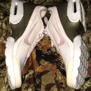 WOMEN  NIKE WMNS AIR MAX JEWELL PREMIUM PEARL PINK